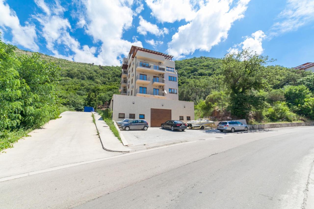 Welcome Apartments Petrovac Екстер'єр фото