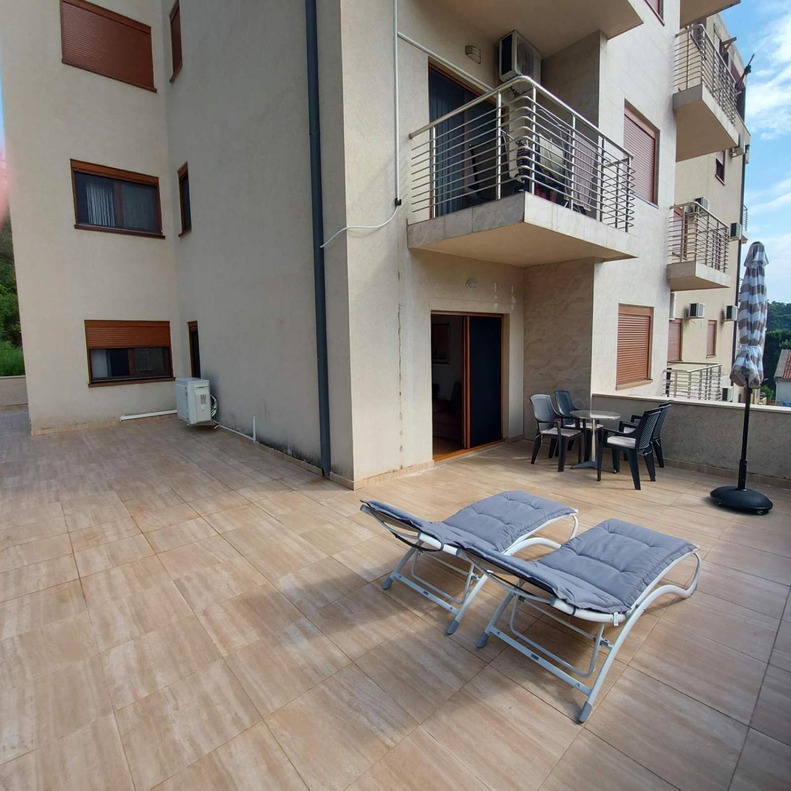 Welcome Apartments Petrovac Екстер'єр фото
